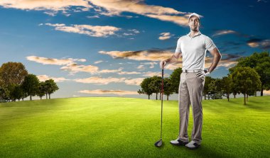 Golf oyuncu Beyaz gömlekli