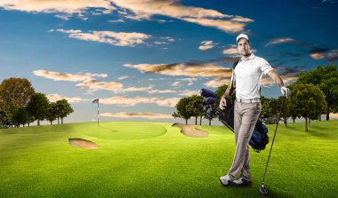 Golf oyuncu Beyaz gömlekli