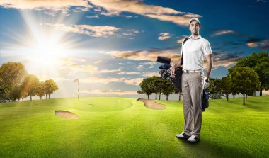 Golf oyuncu Beyaz gömlekli