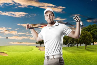 Golf oyuncu Beyaz gömlekli