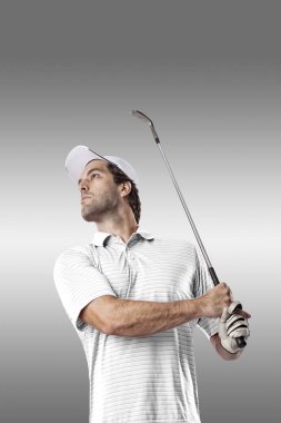 Golf oyuncu Beyaz gömlekli