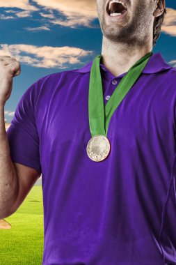 Golf oyuncu mor bir gömlek