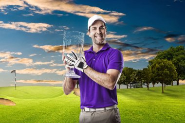 Golf oyuncu mor bir gömlek