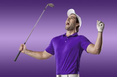 Golf oyuncu mor bir gömlek