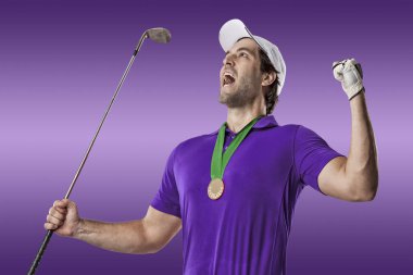 Golf oyuncu mor bir gömlek
