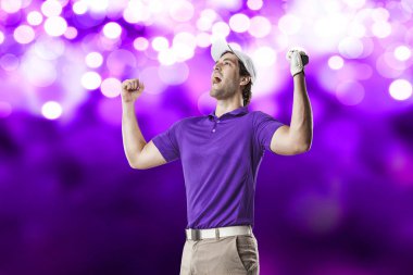 Golf oyuncu mor bir gömlek