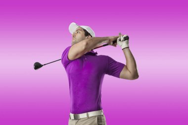 Pembe gömlekli Golf oyuncu