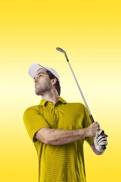 Joueur de golf en chemise jaune — Photo