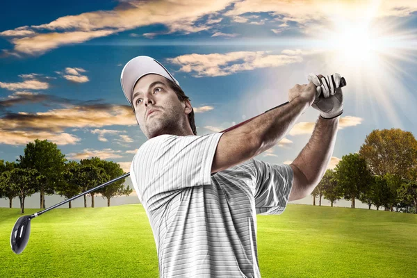 Golf oyuncu Beyaz gömlekli