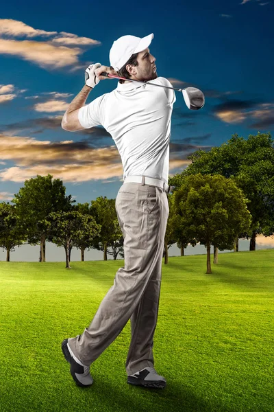 Jugador de golf con camisa blanca — Foto de Stock