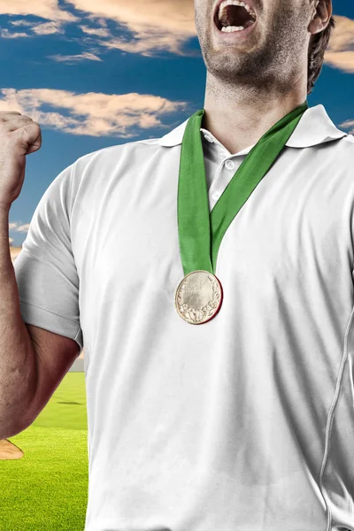 Golf oyuncu Beyaz gömlekli