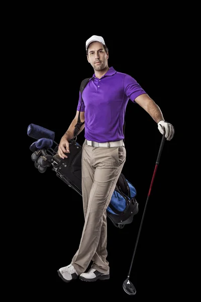 Игрок в гольф в фиолетовой рубашке — стоковое фото