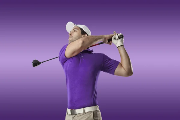 Giocatore di golf in camicia viola — Foto Stock