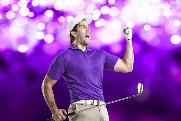 Golf oyuncu mor bir gömlek