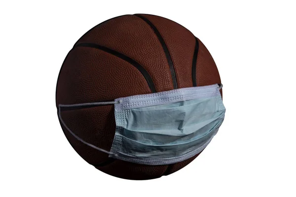 Balón Baloncesto Con Máscara Concepto Deportes Que Sufren Pandemia Covid — Foto de Stock