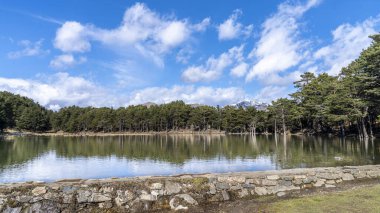 Aiguestortes Ulusal Parkı ve Sant Maurici Gölü, Lleida, Katalonya, İspanya.