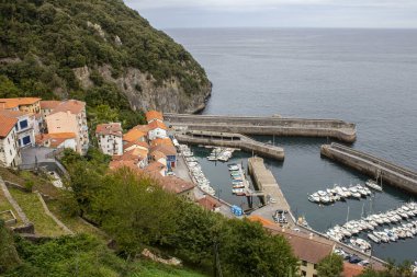 Elanchove köyü manzarası, Biscay, Bask ülkesi, İspanya.