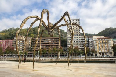 Spider in Guggnheim Müzesi girişi, Eylül 2019, Bilbao, Pais Vasco, İspanya