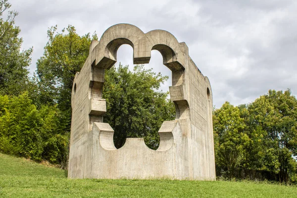 Sculptures Henry Moore Eduardo Chillida Park Peoples Europe Guernica September — Stock Photo, Image