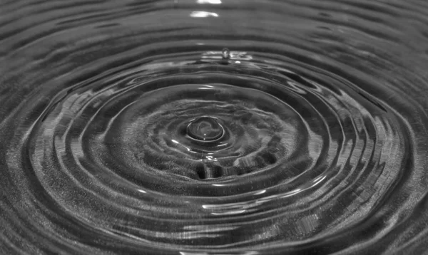 Drop Water Falling Creating Ripples — Stock Photo, Image