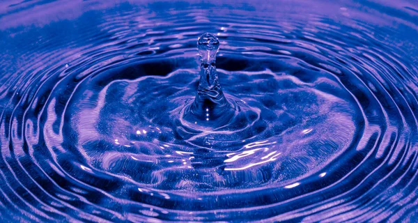 Drop Water Falling Creating Ripples — Stock Photo, Image