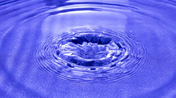 Drop Water Falling Creating Ripples — Stock Photo, Image