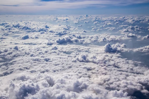 Na nuvem no céu foque suavemente — Fotografia de Stock