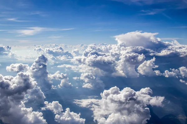 Na nuvem no céu foque suavemente — Fotografia de Stock