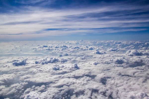 Na nuvem no céu foque suavemente — Fotografia de Stock