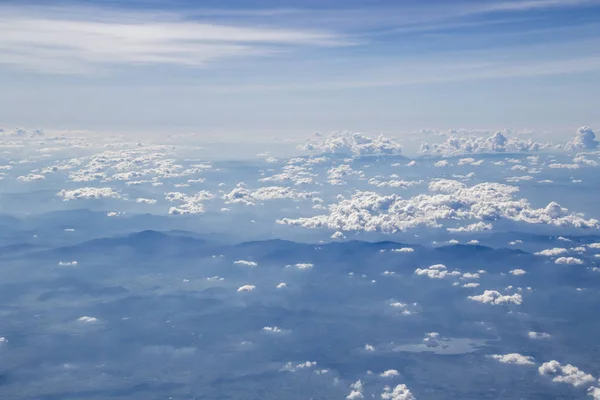 Gökyüzünde bulut yumuşak odak — Stok fotoğraf