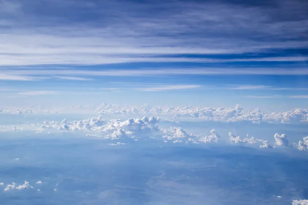 Na nuvem no céu foque suavemente — Fotografia de Stock