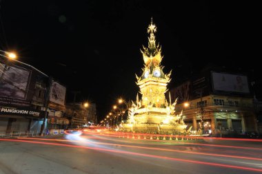 Chiang rai, Tayland altın saat kulesi nightscape.