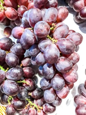 Piyasada kırmızı üzüm yığını kadar kapalı