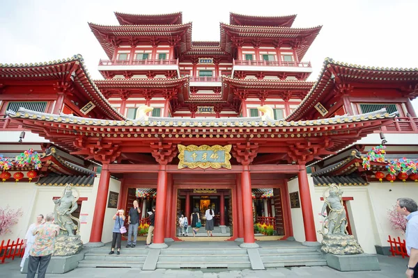 The Chinese Buddhist temple Buddha Tooth Relic Temple — Stock Photo, Image