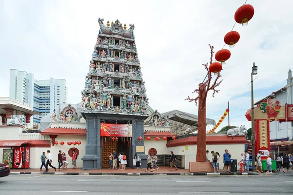 Pagoda en la puerta del templo de Sri Mariamman, Singapur — Foto de Stock