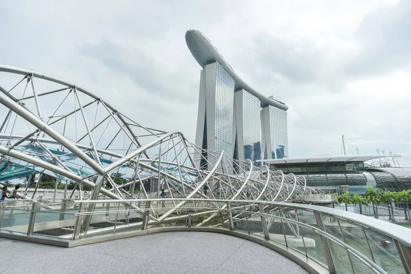 Краєвид Helix міст і Marina Bay Sands — стокове фото