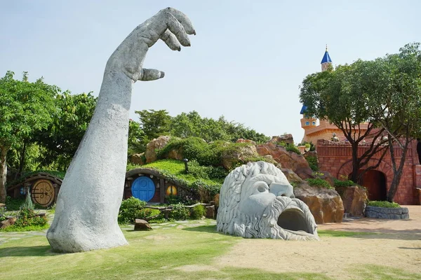 Vista interior do parque divertido chamado Dream World em Pathum Thani, T — Fotografia de Stock