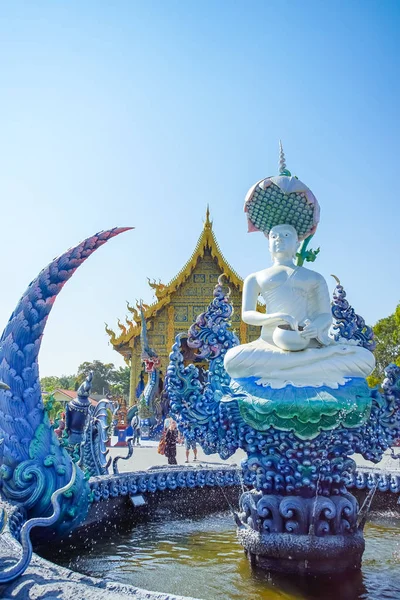 Zeer mooie sculptuur in de Wat Rong Sua tien of Rong Sua tien — Stockfoto