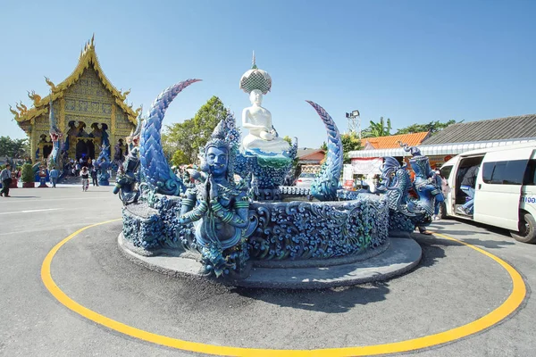 Escultura muito bonita no Wat Rong Sua Dez ou Rong Sua Dez — Fotografia de Stock
