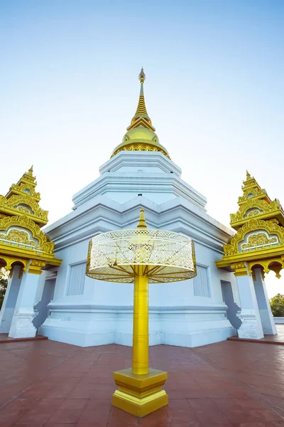Krásný pagoda v chrámu Wat Phra Thad Santidham. — Stock fotografie