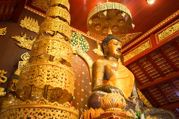 Inside view of The chapel and the Bhudda image in Wat Phra Kaew — Stock Photo, Image