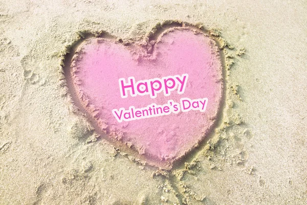 Coeur dessiné sur sable Valentines concept — Photo