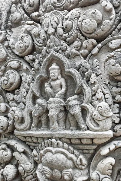 Khmer sanat heykeli Prasat Muang Tam 'da kumtaşı üzerinde. — Stok fotoğraf