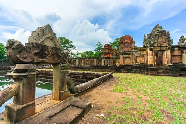 Oude Khmer tempel Prasat Muang Tam in Thailand. — Stockfoto