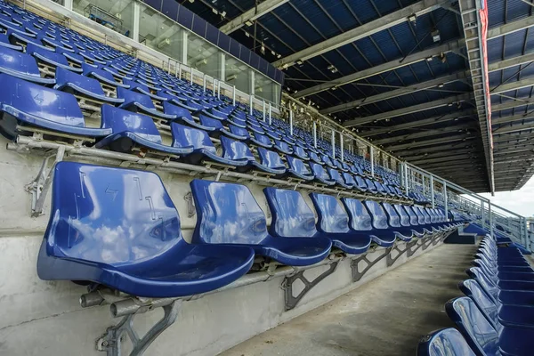 Cadeiras de estádio, stand de estádio, Estádio de futebol na Tailândia . — Fotografia de Stock