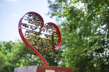 Khao Kradong 'da Kalabalık Aşk Asma Kilitleri.