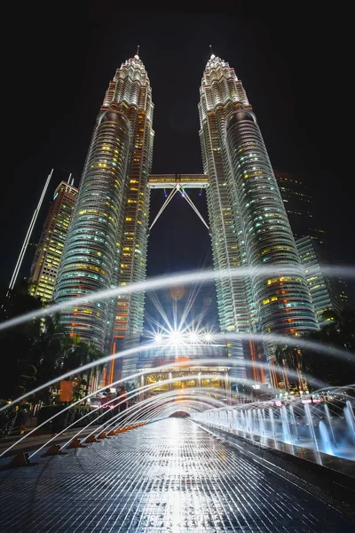 Башни-близнецы Petronas в Куала-Лумпу, Малайзия . — стоковое фото
