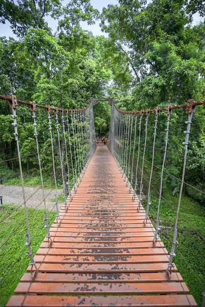 Schorsbrug bij Khao Kradong reisattractie. — Stockfoto