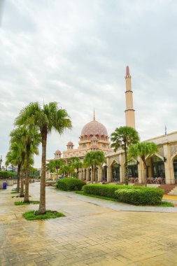 Putra Camii Kuala Lumpur 'daki ünlü Pembe Cami..