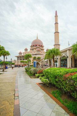 Putra Camii Kuala Lumpur 'daki ünlü Pembe Cami..
